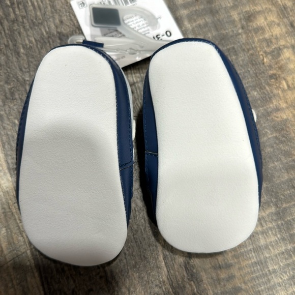 Carter’s comfortable athletic sneakers for infants - Picture 6 of 8